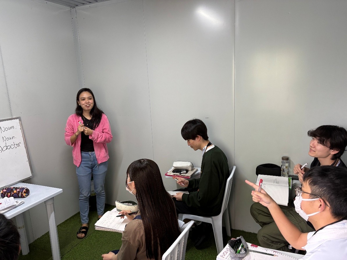 語学学校でのグループレッスンの様子